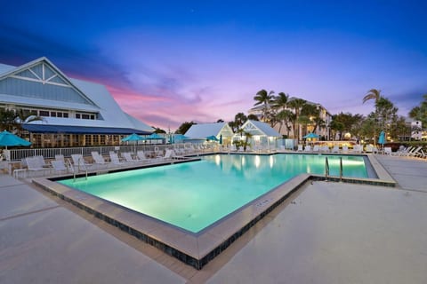 Jupiter 2BR Villa - Pools, Hot Tub, Near Beach