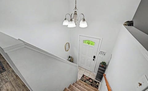 Spacious 4-bedroom house in Tobyhanna with game room, firepit