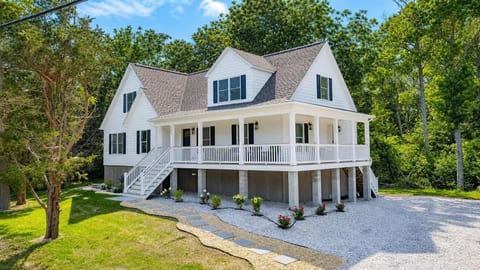 Salt & Cedar House -large gathering spaces, 5 min to stone harbor, Bar&Game Room