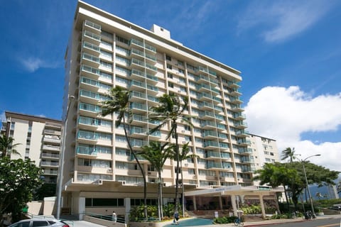 Aqua Aloha Surf front of the building
