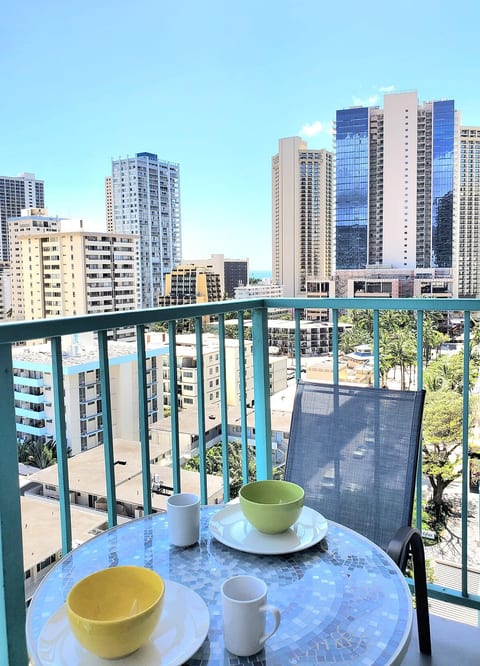 Enjoy your morning coffee or tea on the lanai (balcony) with a peek-a-boo view of the ocean.