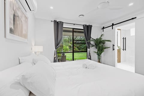 Silver Gums Retreat | Pool, Fireplace & Acreage image 5