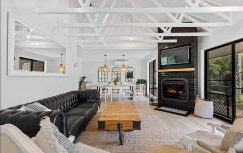 Silver Gums Retreat | Pool, Fireplace & Acreage image 2