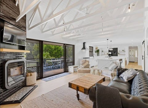 Silver Gums Retreat | Pool, Fireplace & Acreage image 4