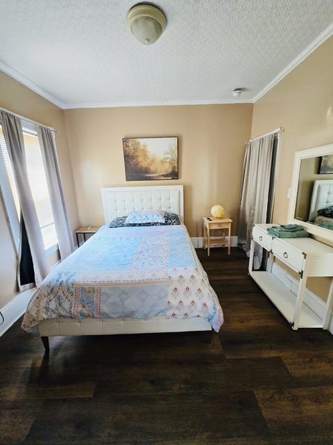 2411 Spacious room in Federal Hill near Downtown