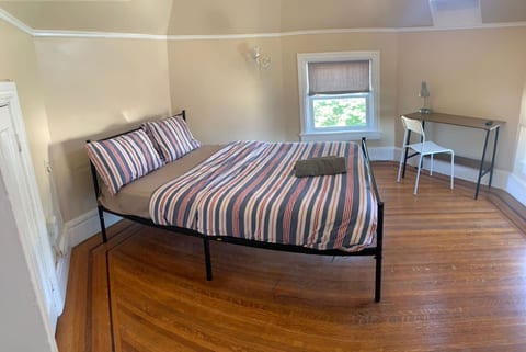 2433 Nice room in Federal Hill Downtown