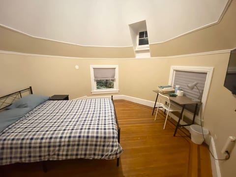 2433 Nice room in Federal Hill Downtown