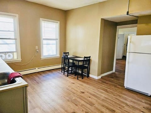 532_2 Updated apartment near Whole Foods Brown University