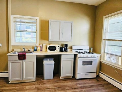 532_2 Updated apartment near Whole Foods Brown University