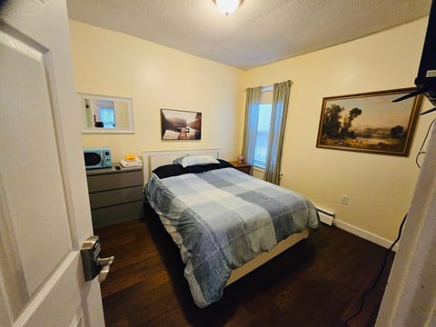 533R2 Cozy 2 bed near Whole Foods, Miriam, Downtown