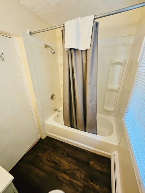 533R2 Cozy 2 bed near Whole Foods, Miriam, Downtown