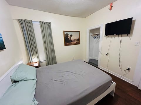 533R2 Cozy 2 bed near Whole Foods, Miriam, Downtown