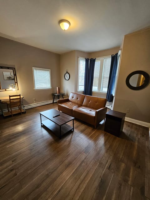 621F Nice apartment near Whole Foods Brown University