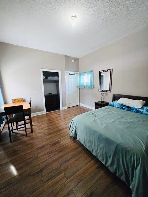 621R Nice apt near Whole Foods Brown University