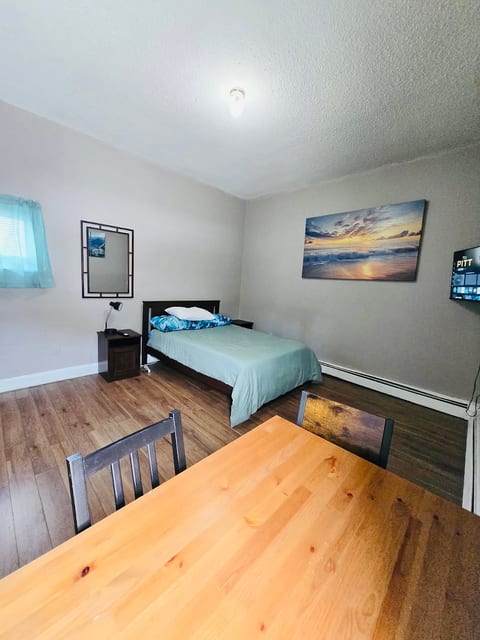 621R Nice apt near Whole Foods Brown University