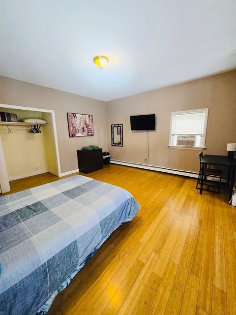 622F Nice apartment near Whole Foods Brown Univer.