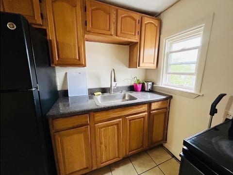 623R Attic apartment near Whole Foods Brown University