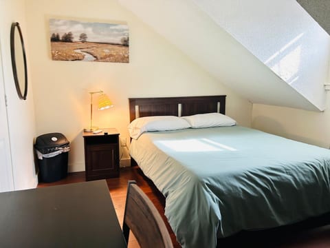 623R Attic apartment near Whole Foods Brown University