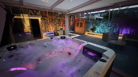 Luxury Vacation villa with Private Jacuzzi & Sauna image 1