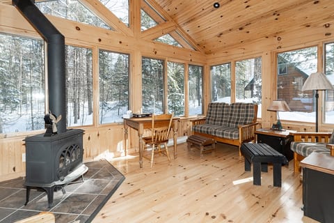 Kawagama Shoreline | Private Lakefront Retreat image 4