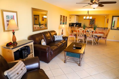 KW Luxury 2/2 Beachfront resort Tropical Oasis