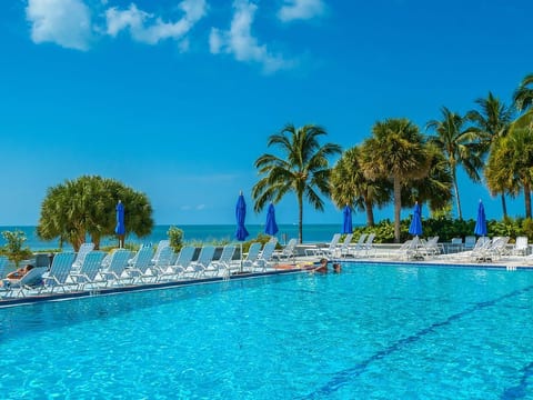 KW Luxury 2/2 Beachfront resort Tropical Oasis