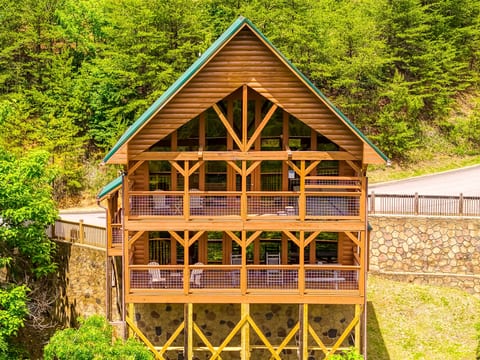 Overview of back of cabin