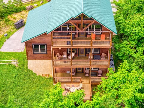 Overview of back of cabin