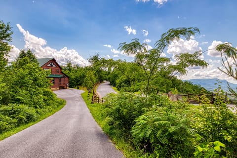 Located on long, private driveway
