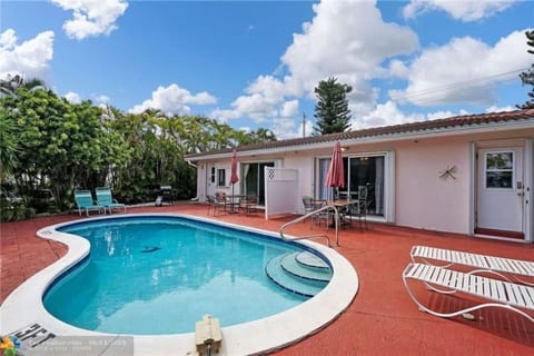 Lauderdale-by-the-Sea Waterfront Duplex, Sleeps 4, Pool