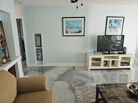 Lauderdale-by-the-Sea Waterfront Duplex, Sleeps 4, Pool