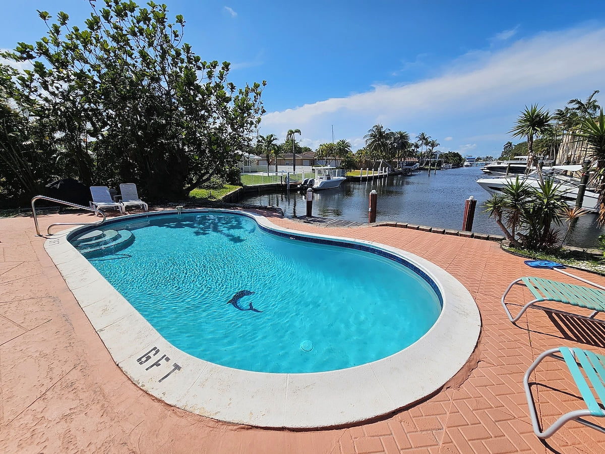 Lauderdale-by-the-Sea Waterfront Duplex, Sleeps 4, Pool