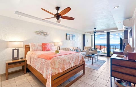 Beautiful relaxing space, gorgeous furniture & great flow right onto the patio.