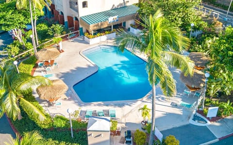 One of the gorgeous pools right by your building. Enjoy a cold drink and a bite to eat at Sudi's poolside restaurant.