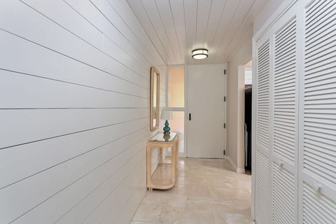  King & Prince South Ocean Villa 22
