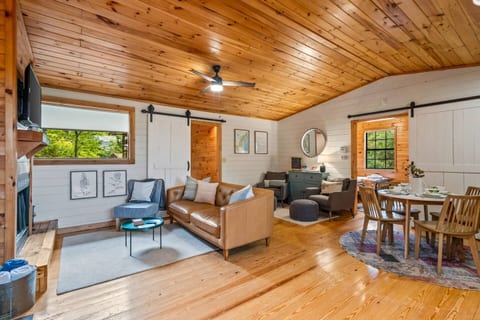 Blue Ridge Cabin | Hot Tub*Pet Friendly*Views