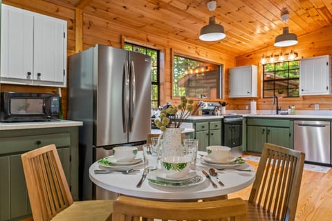 Blue Ridge Cabin | Hot Tub*Pet Friendly*Views
