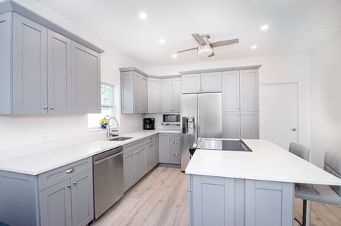 Private 2/2 Juno Cottage near beach bring boat