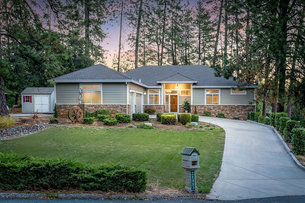 Cozy Grass valley home, come enjoy the foot hills!