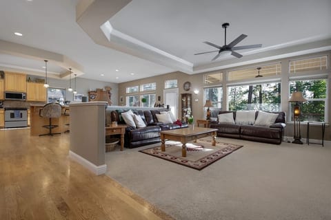 Cozy Grass valley home, come enjoy the foot hills! image 2
