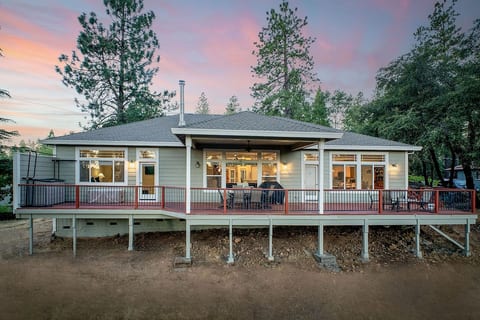 Cozy Grass valley home, come enjoy the foot hills! image 5