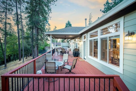 Cozy Grass valley home, come enjoy the foot hills! image 3