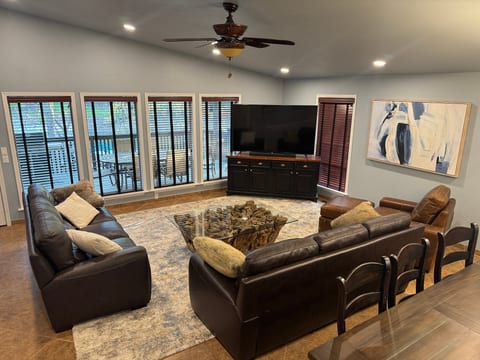 Duck Creek 4 Bedroom-3 Full Bath-3 King Bed- Boat Ramp - Sleeps 20