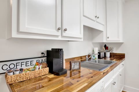 Oakleigh's Little Cottage