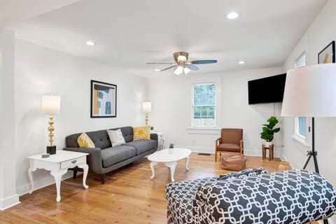 Oakleigh's Little Cottage