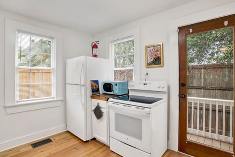 Oakleigh's Little Cottage