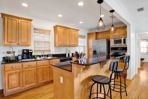 Summerville Suite in Midtown