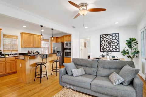 Summerville Suite in Midtown