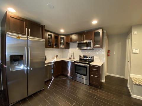 Cozy Duplex in a convenient location by Cherry Creek, Virginia Village, Glendale