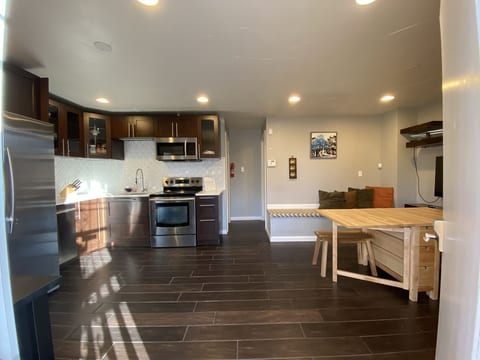Cozy Duplex in a convenient location by Cherry Creek, Virginia Village, Glendale